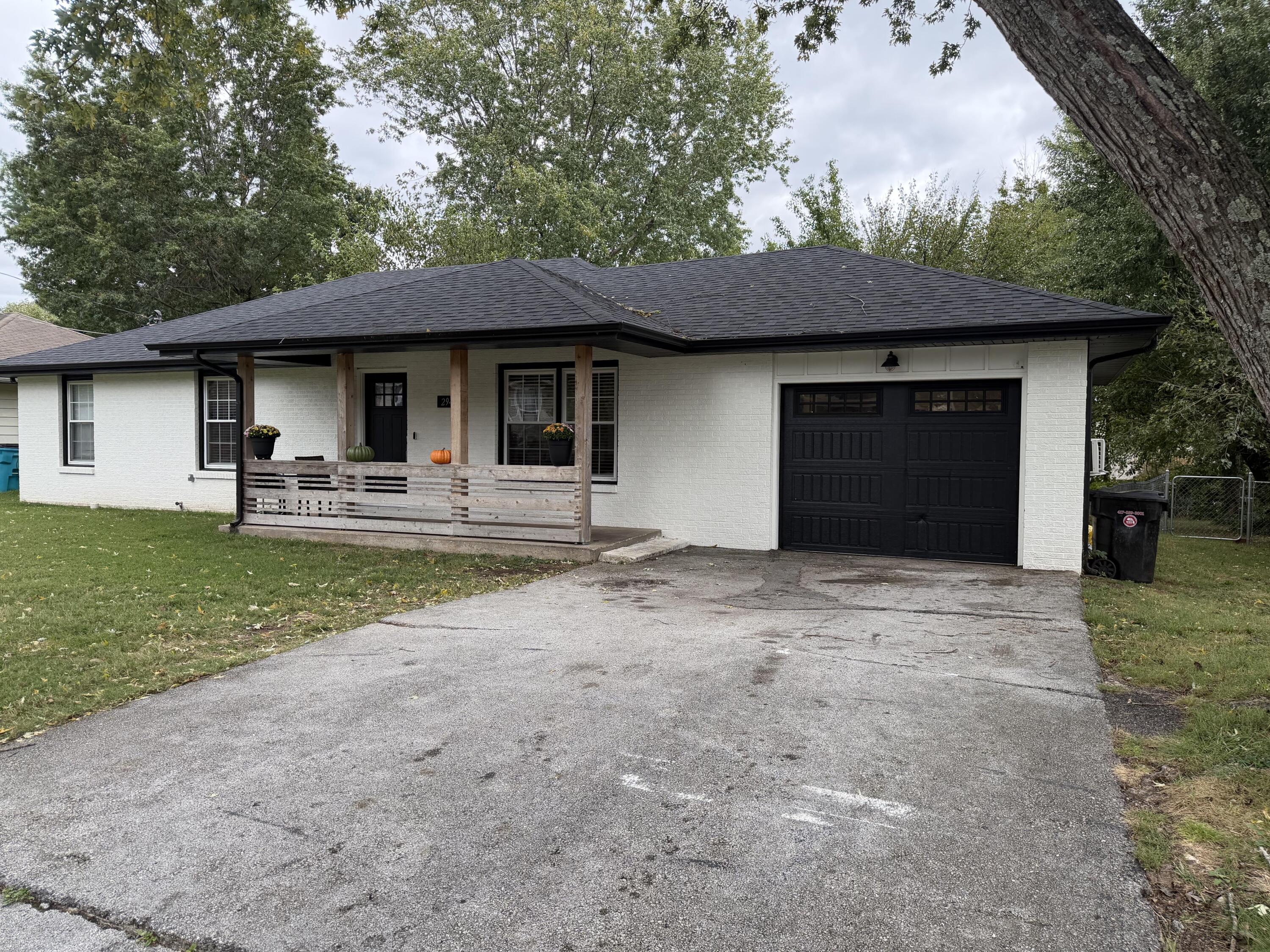 2948 E Hawkins Street, Springfield MO 65804