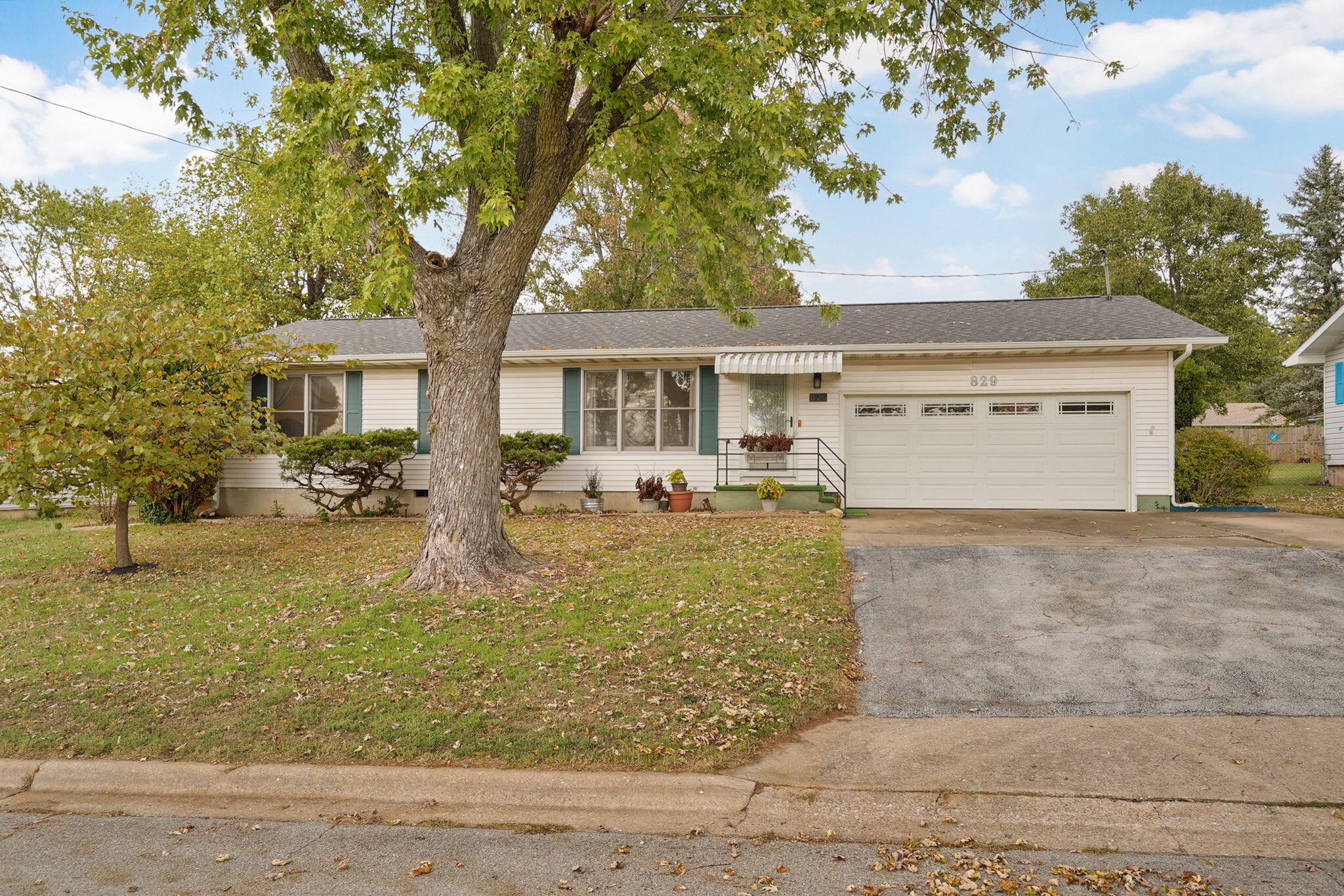 829 E Mcclernon Street, Springfield MO 65803