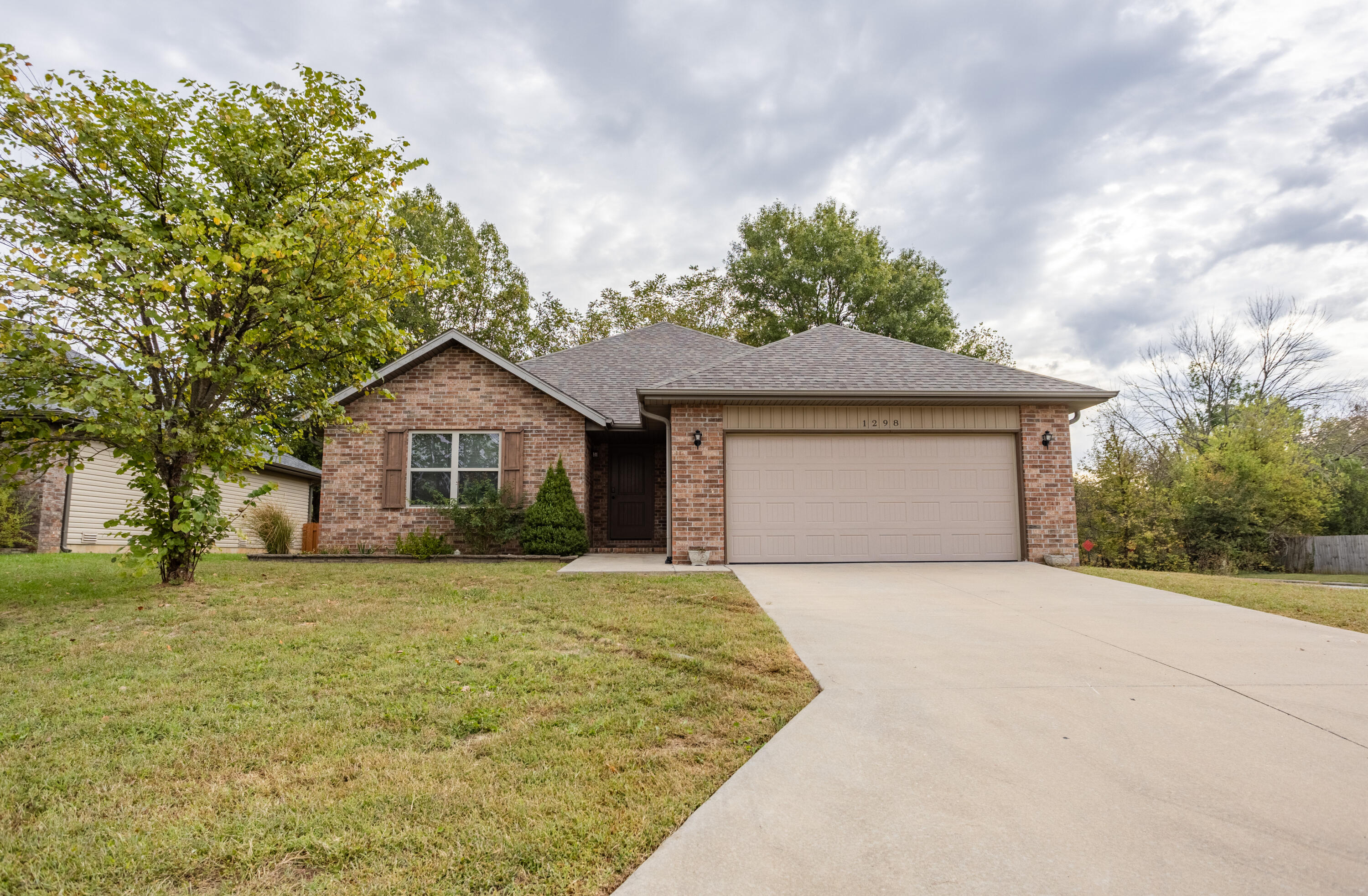 1298 S Venice Avenue, Republic MO 65738