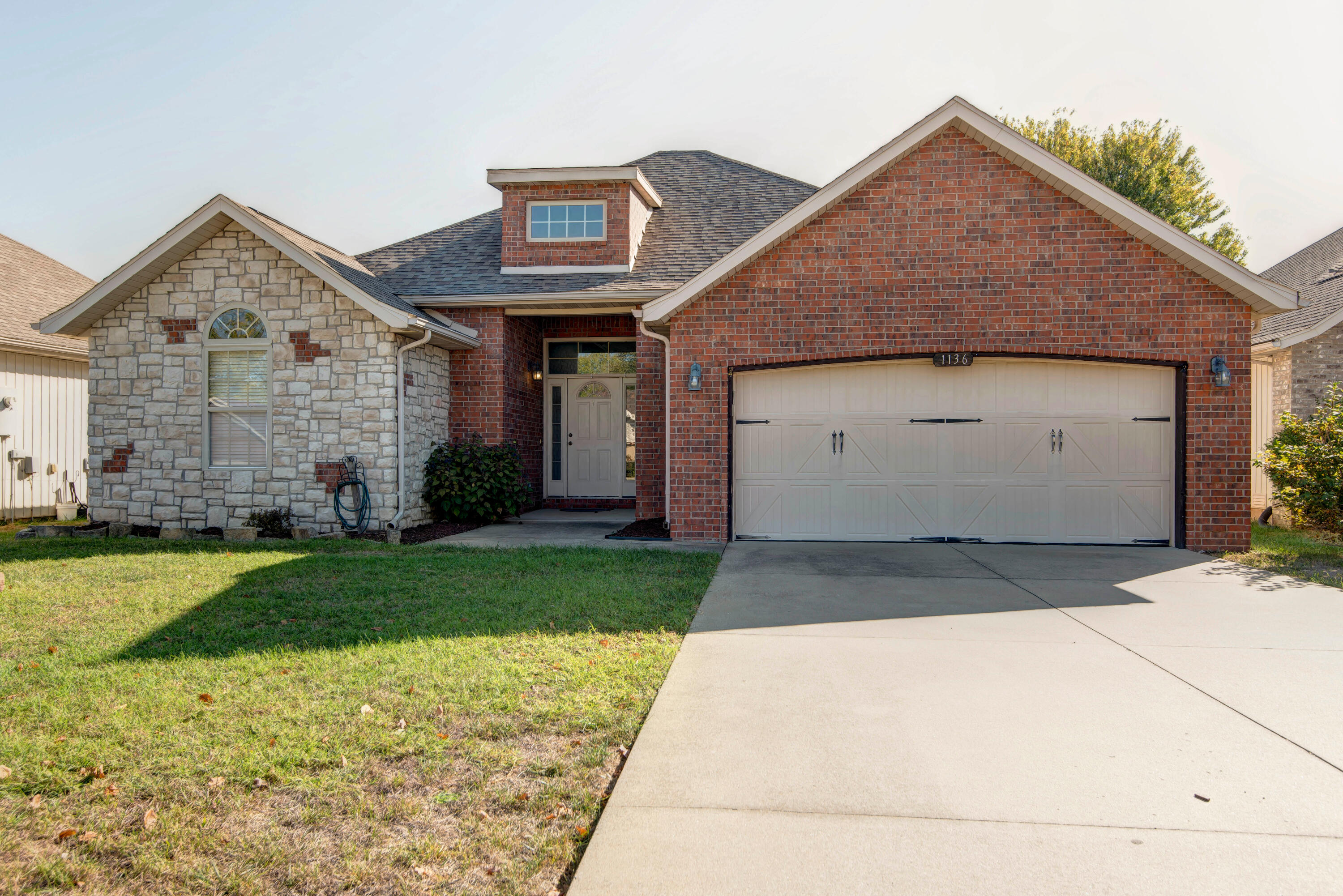 1136 S Elmwood Avenue, Springfield MO 65804