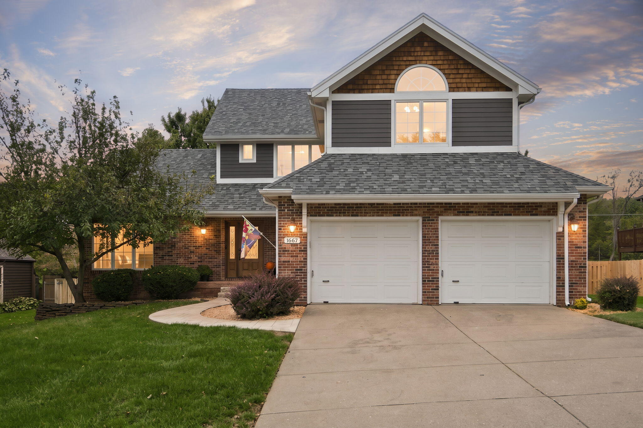 1667 S Woodbury Avenue, Springfield MO 65809