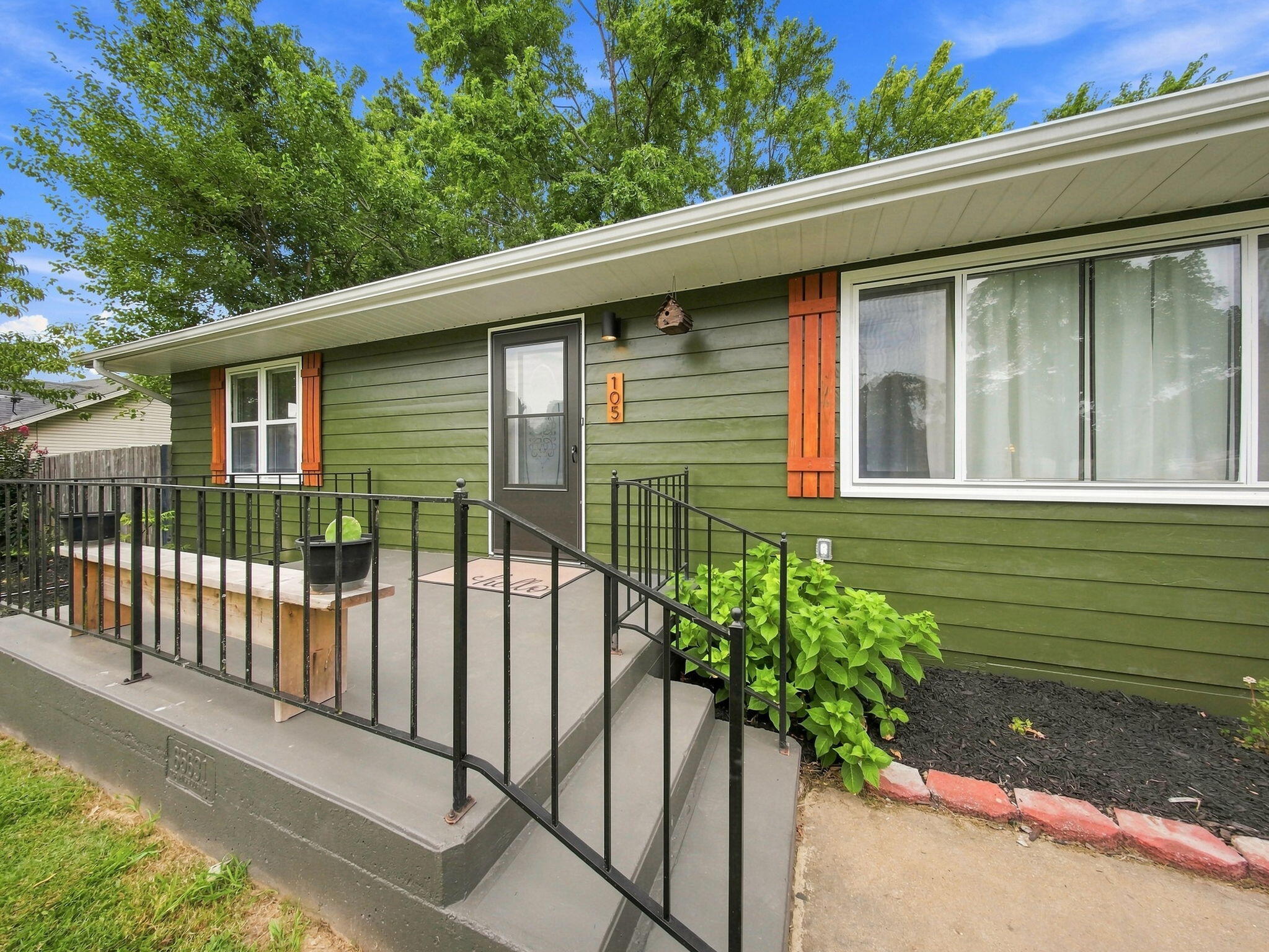 105 E Meadowbrook Avenue, Clever MO 65631