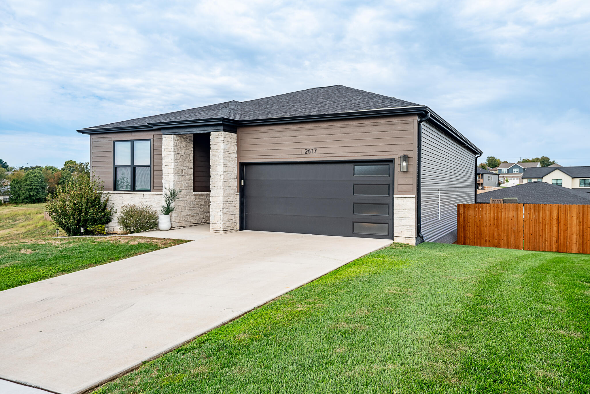 2617 W Goldfinch Drive, Ozark MO 65721