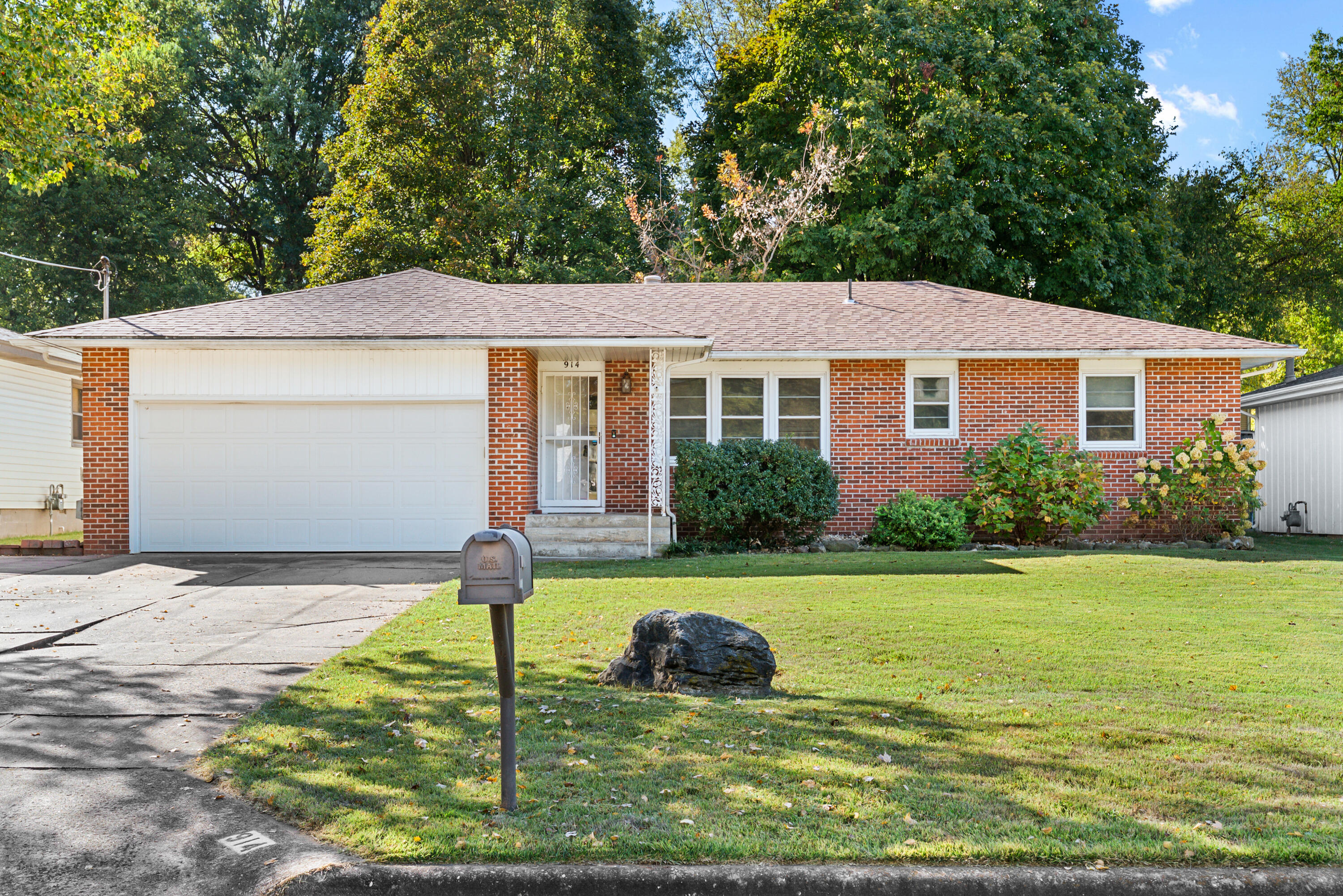 914 E Caravan Street, Springfield MO 65803