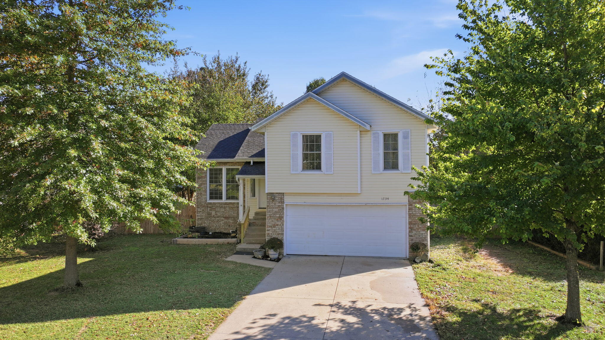 1734 N Mumford Drive, Springfield MO 65802