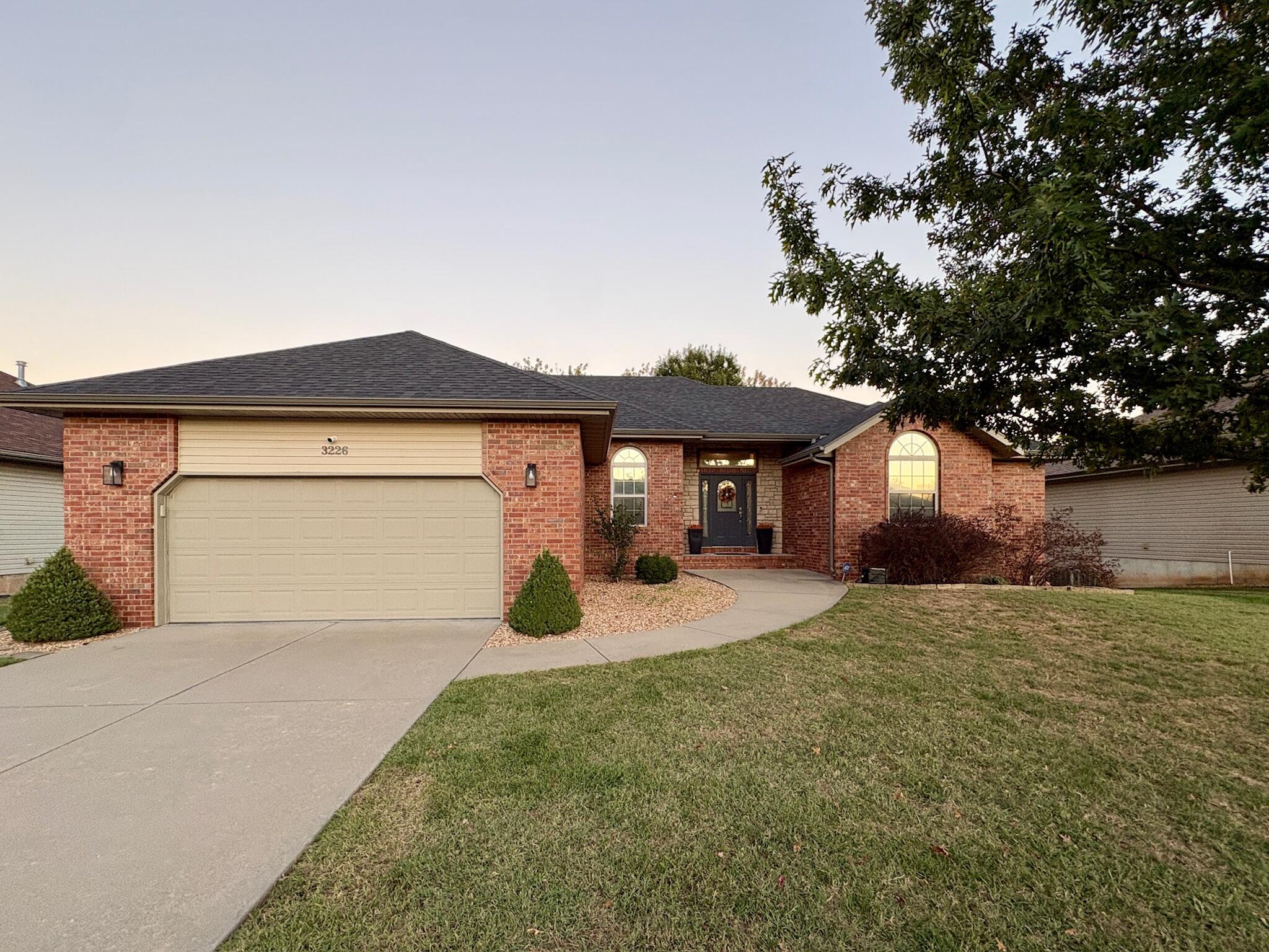 3226 N Dickerson Avenue, Springfield MO 65803