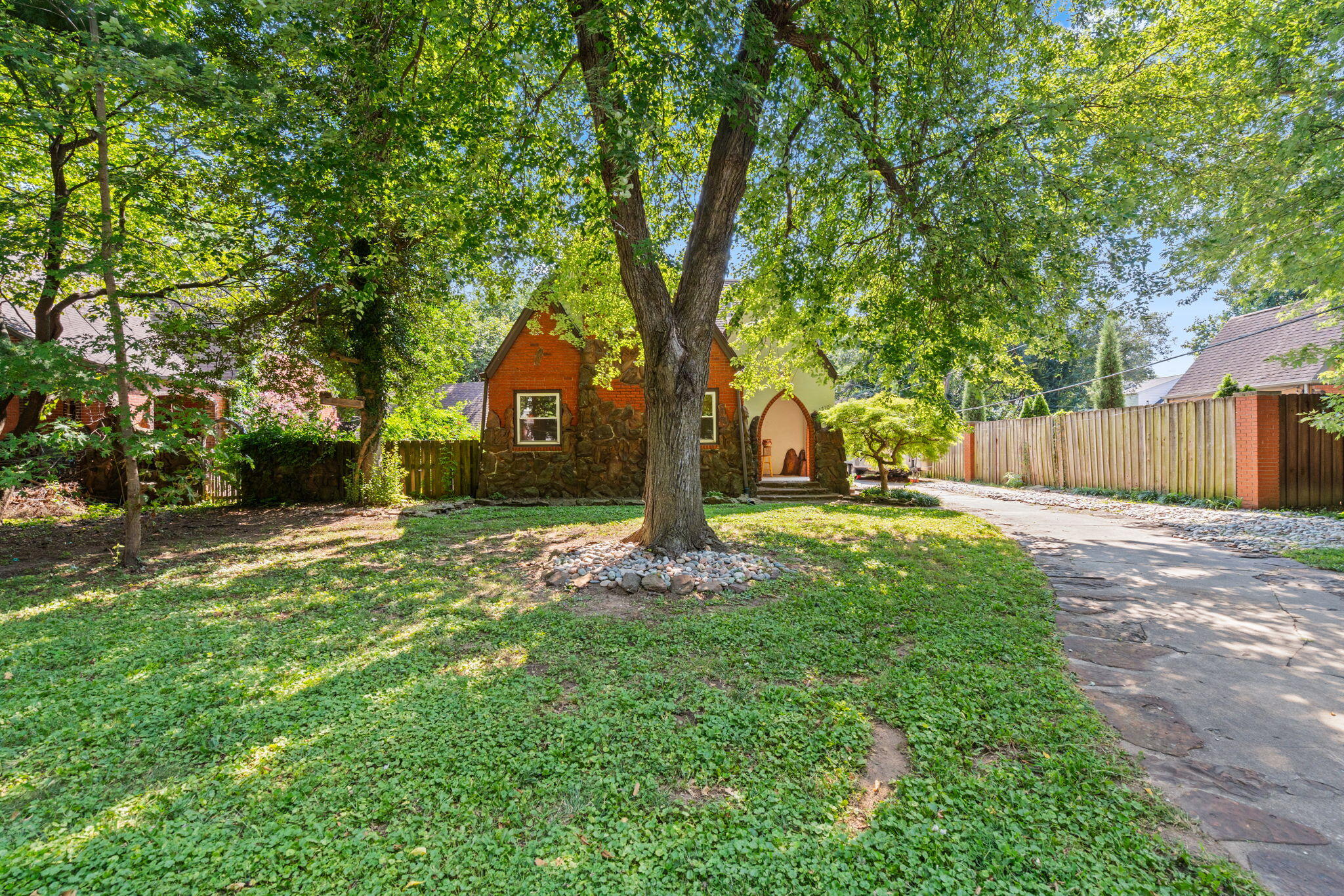 1710 S Kimbrough Avenue, Springfield MO 65807