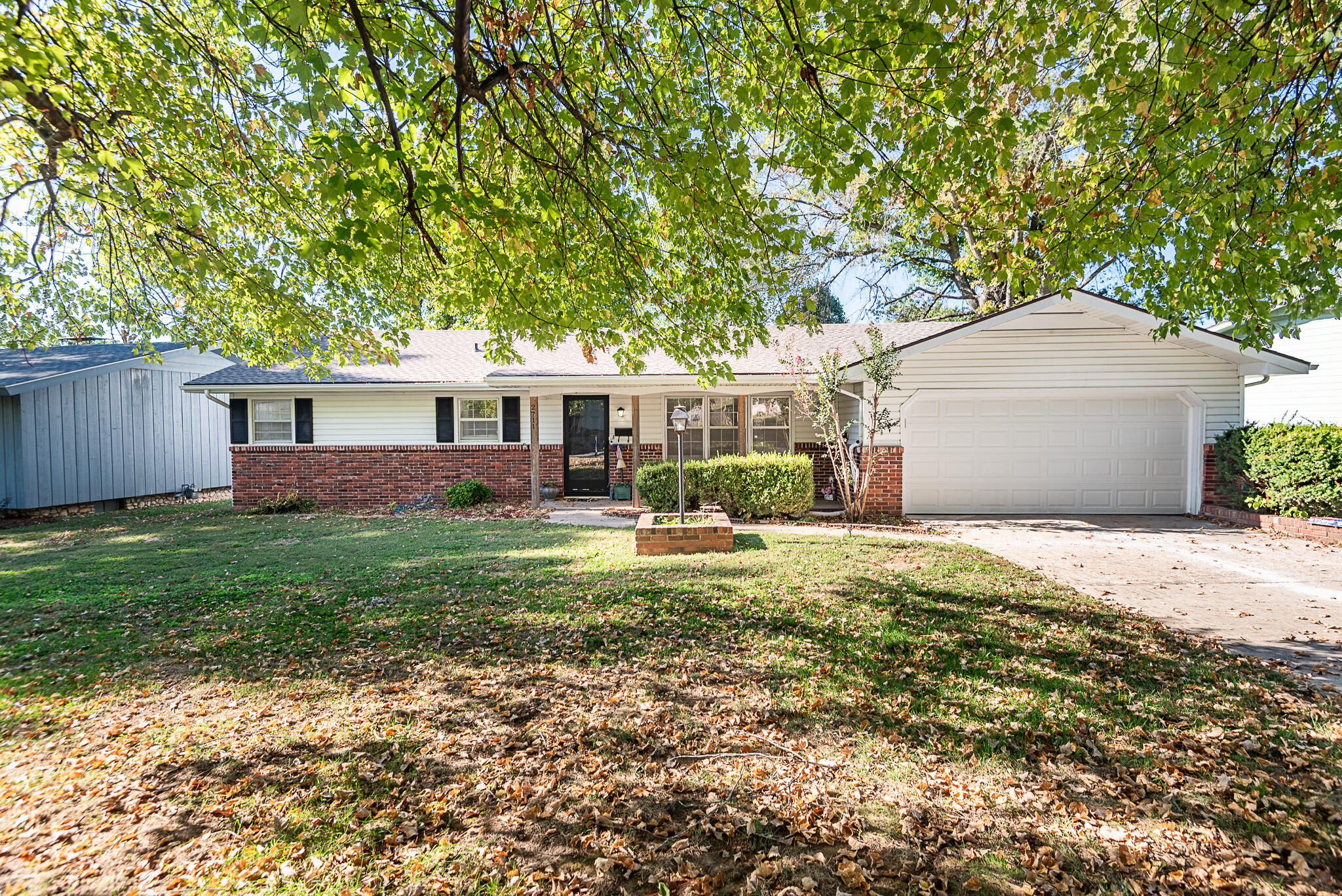 2711 S Claremont Avenue, Springfield MO 65804