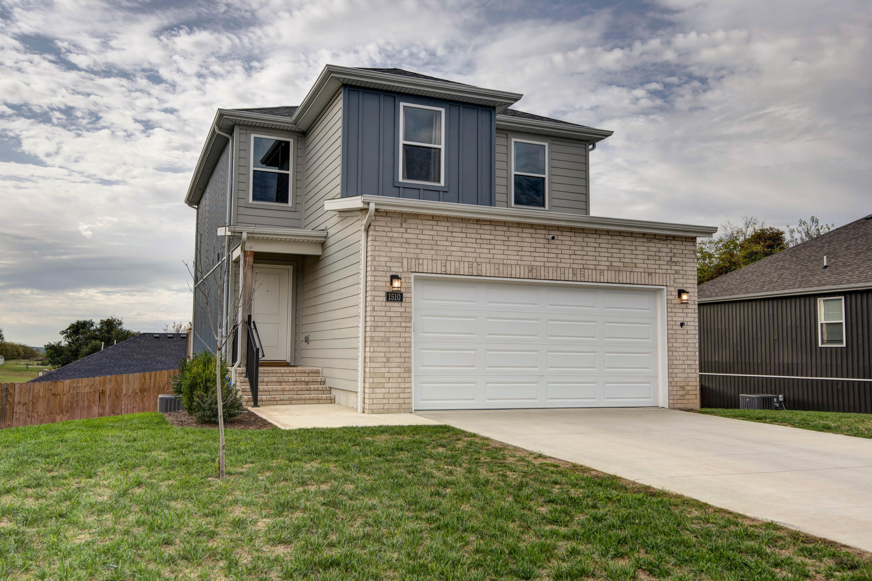 1510 E Macon Street, Republic MO 65738
