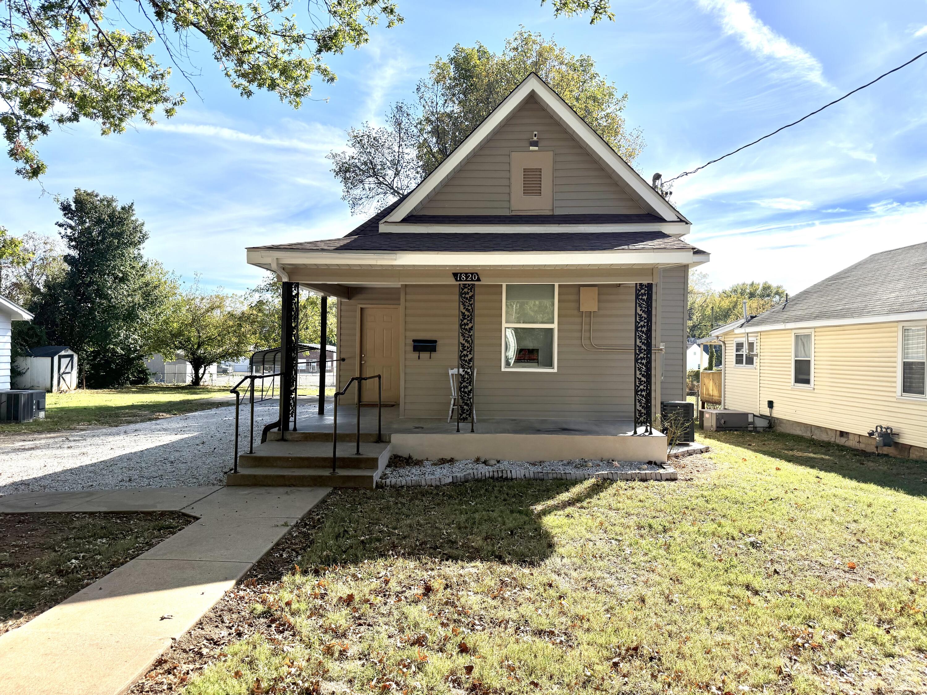 1820 W Olive Street, Springfield MO 65802