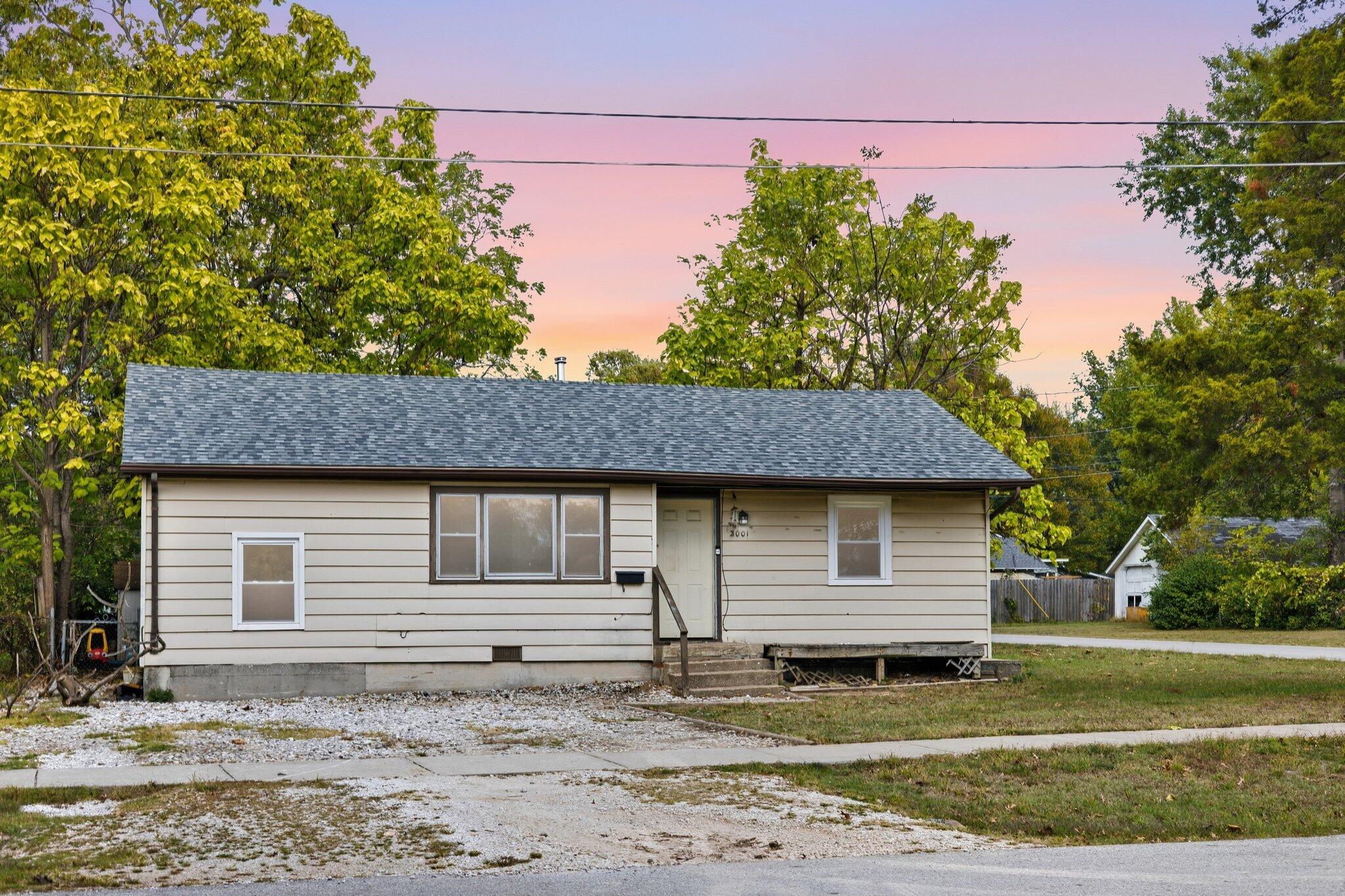 2001 W Scott Street, Springfield MO 65802