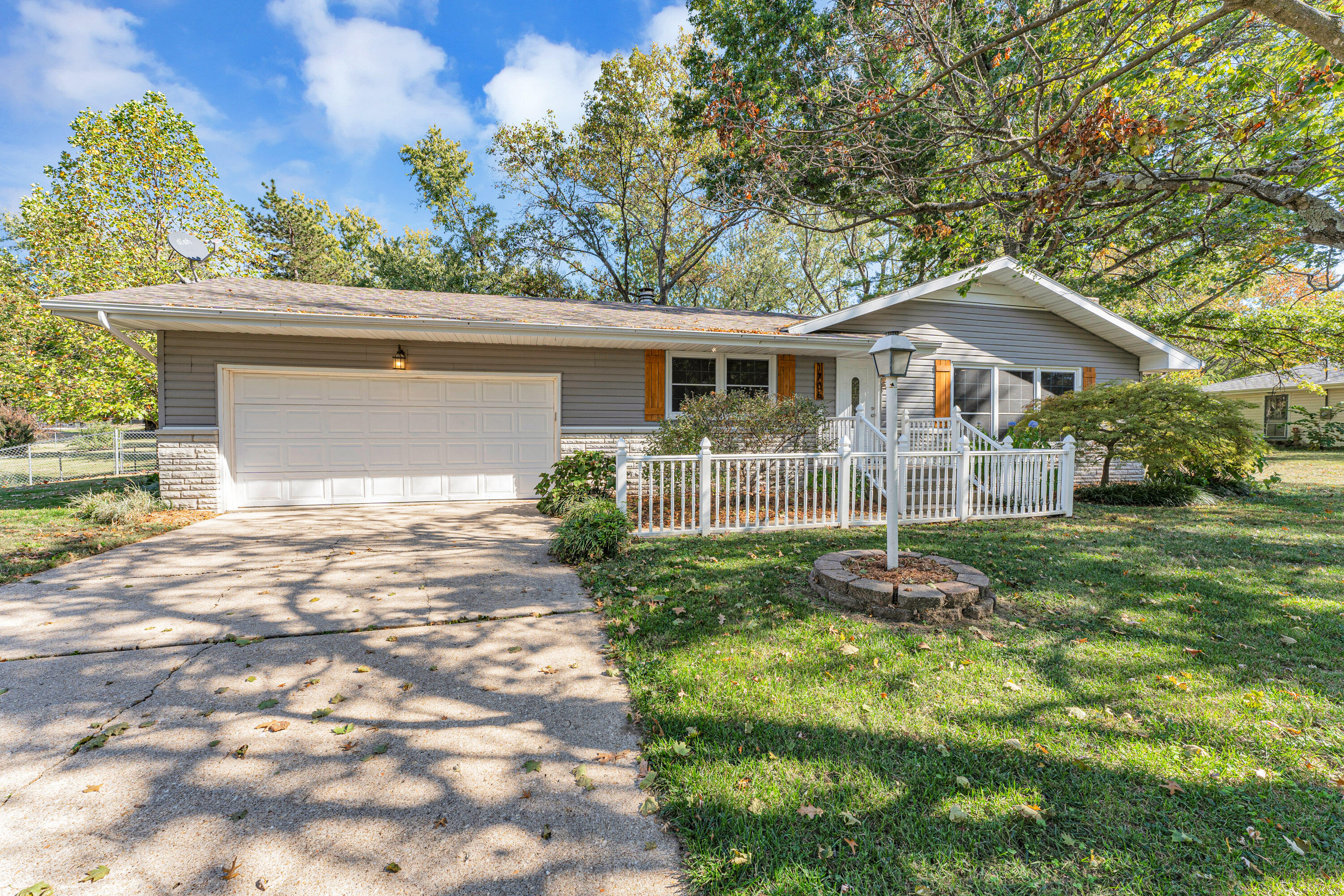 1706 S 11th Avenue, Ozark MO 65721