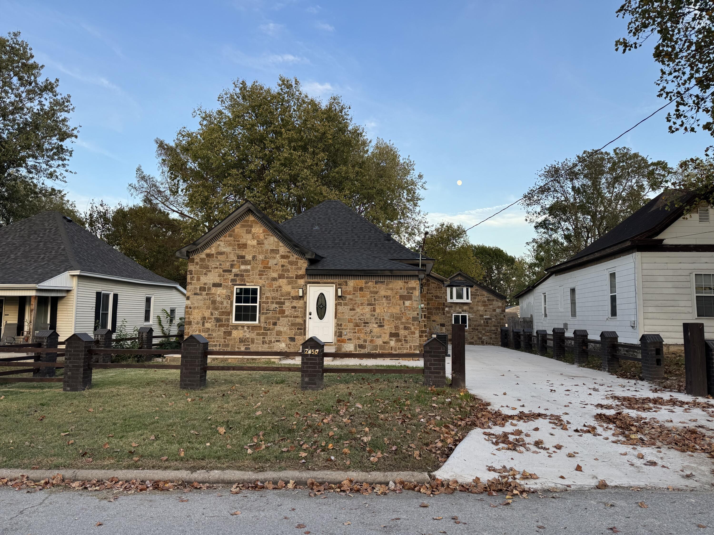 2450 N Lyon Avenue, Springfield MO 65803
