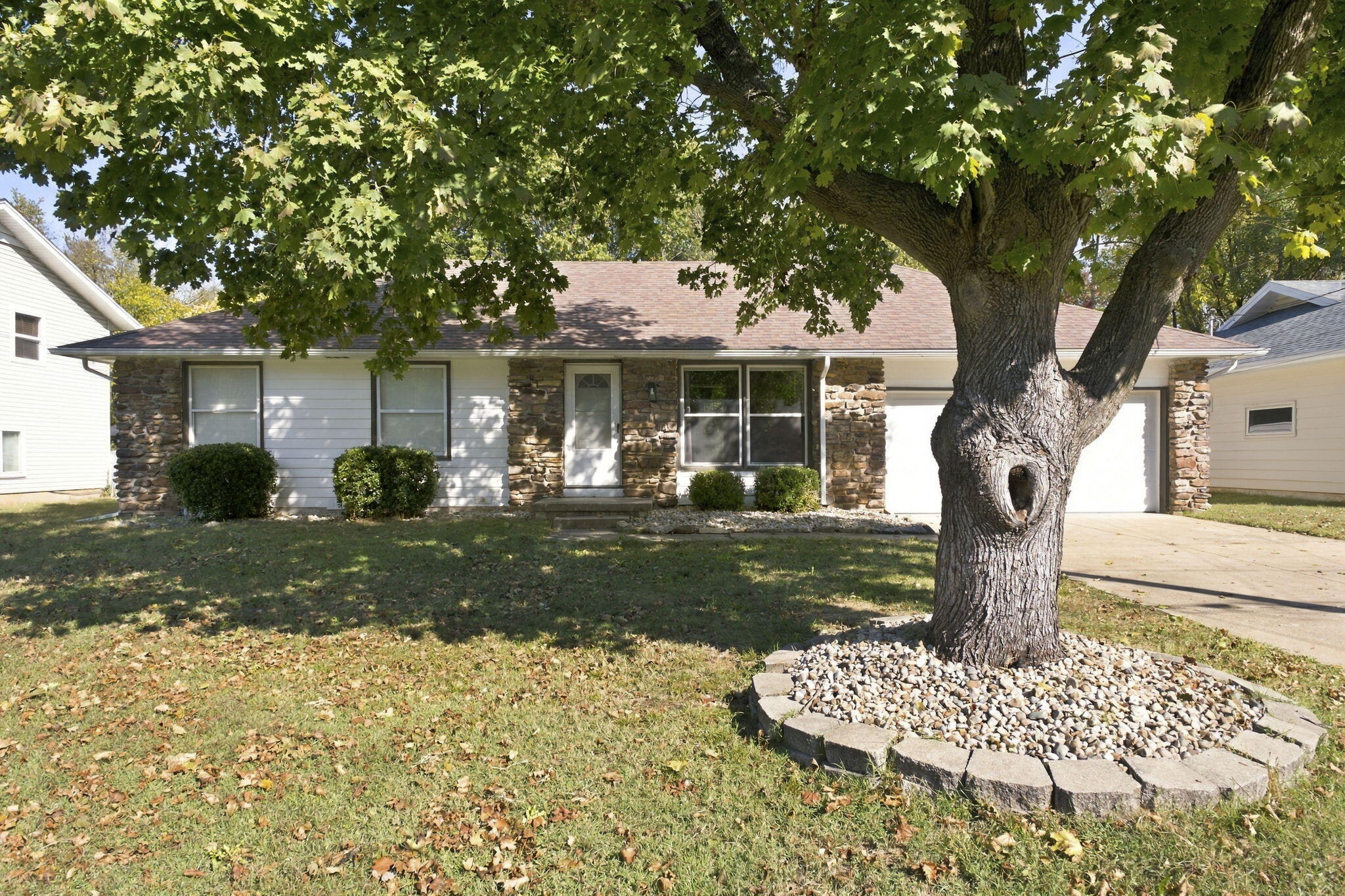 3017 E Hawkins Street, Springfield MO 65804