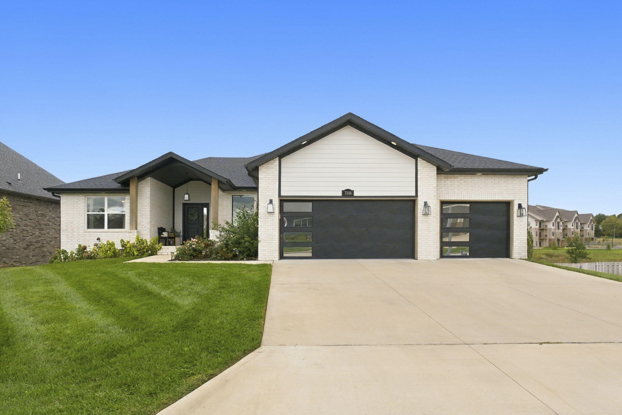715 N Fox Hill Circle, Nixa MO 65714