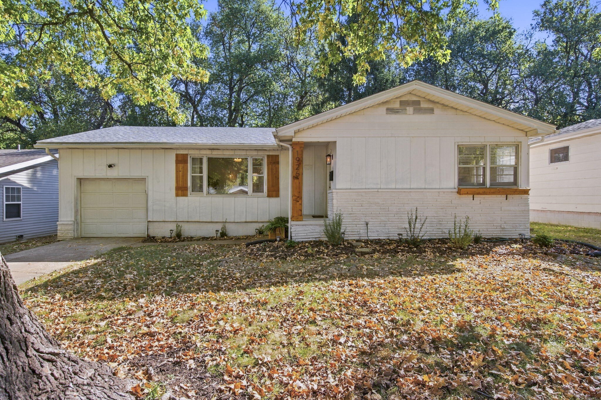 1926 S Broadway Avenue, Springfield MO 65807