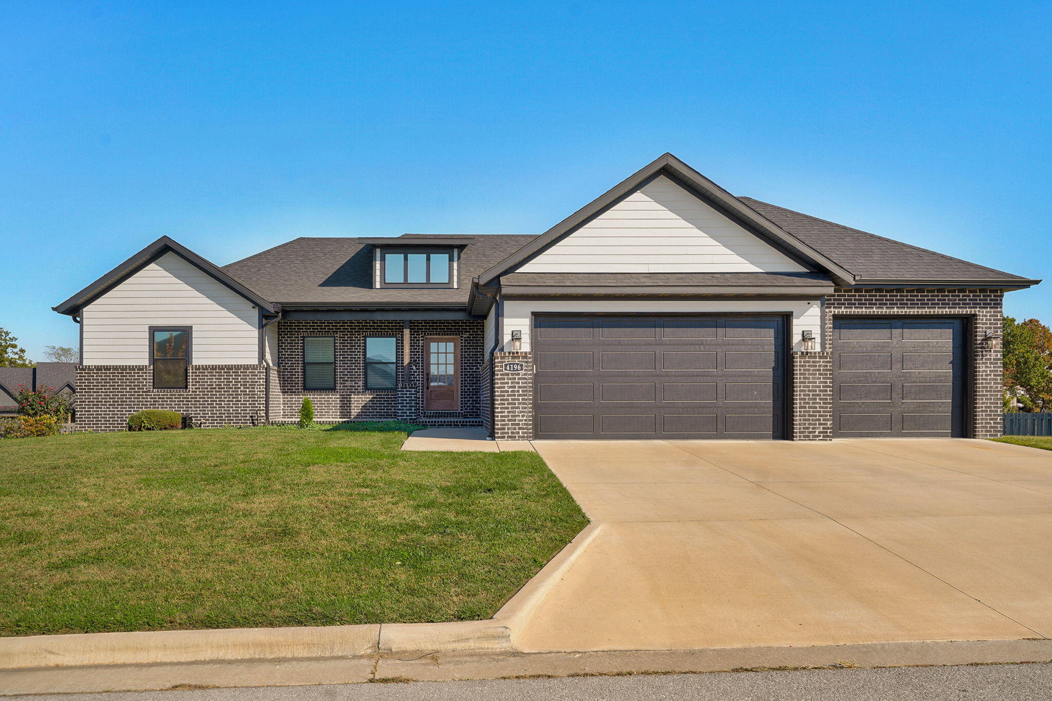 4196 Madrid Avenue, Ozark MO 65721