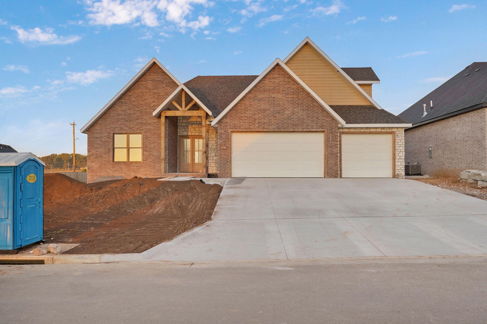 1795 S Pinecone Path, Springfield MO 65809