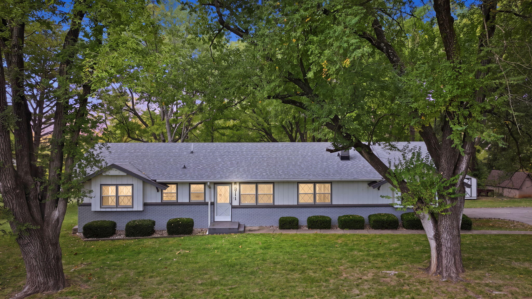 5711 S Roanoke Avenue, Springfield MO 65810