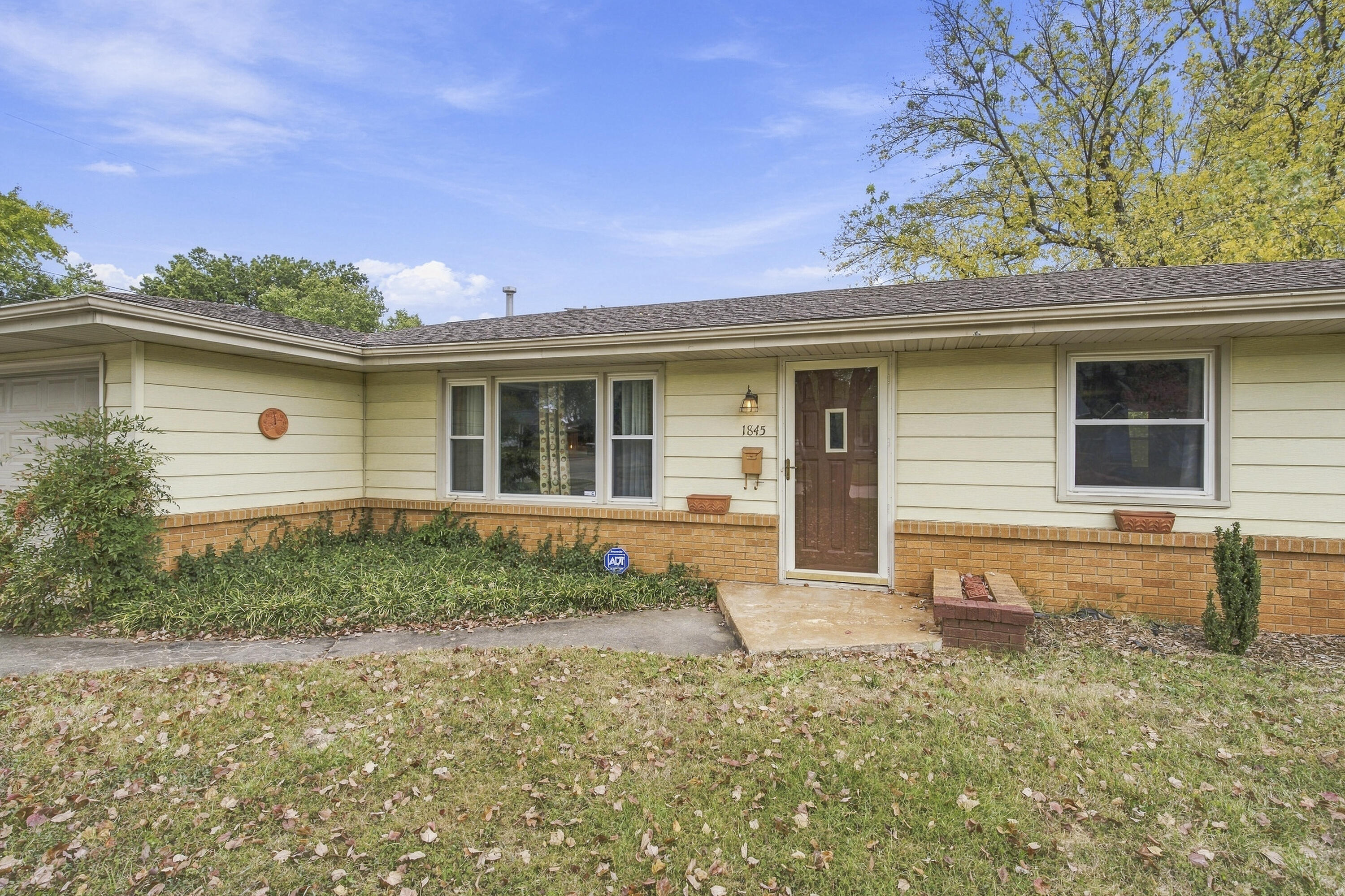 1845 E Gretna Street, Springfield MO 65804