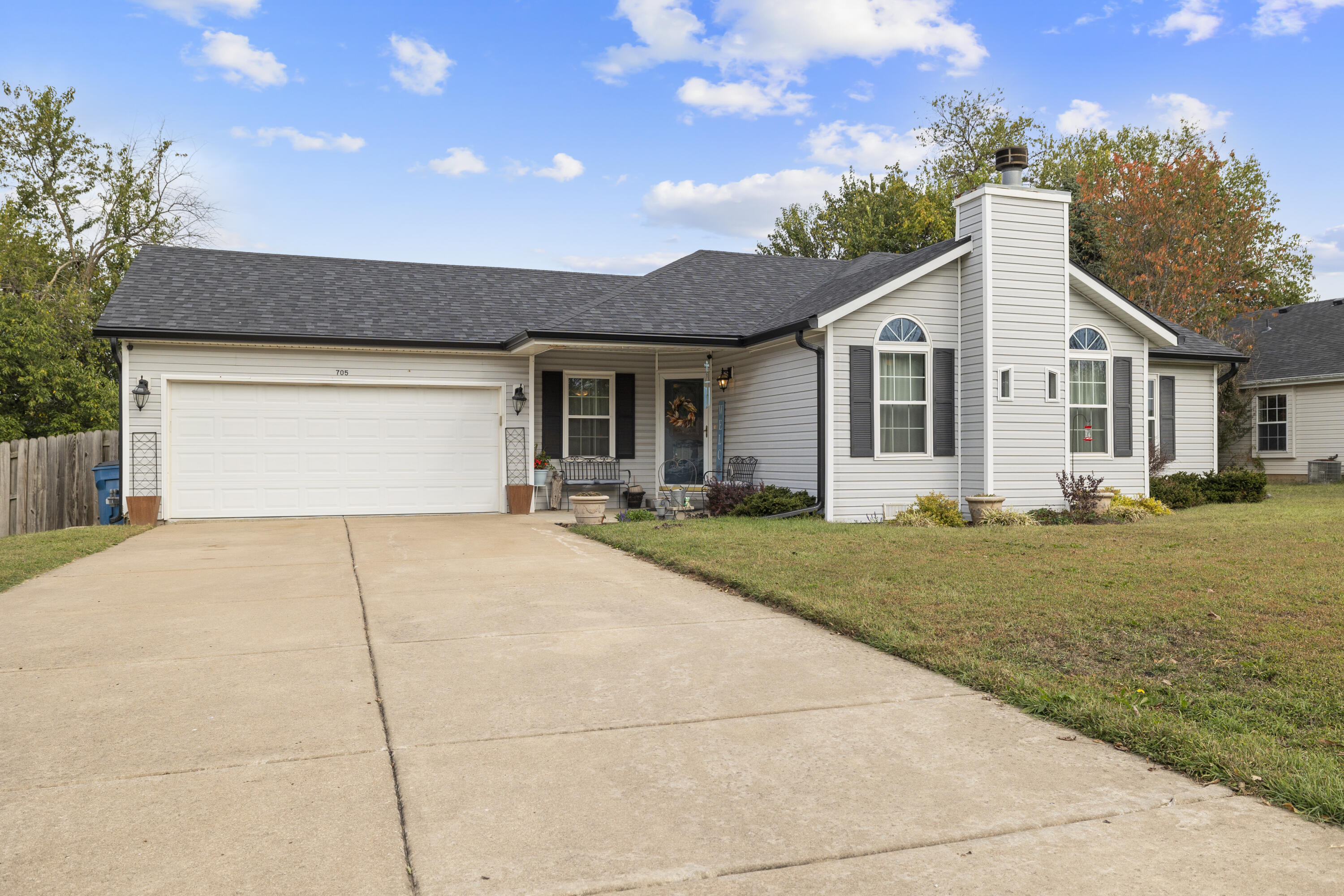 705 E Appleridge, Nixa MO 65714