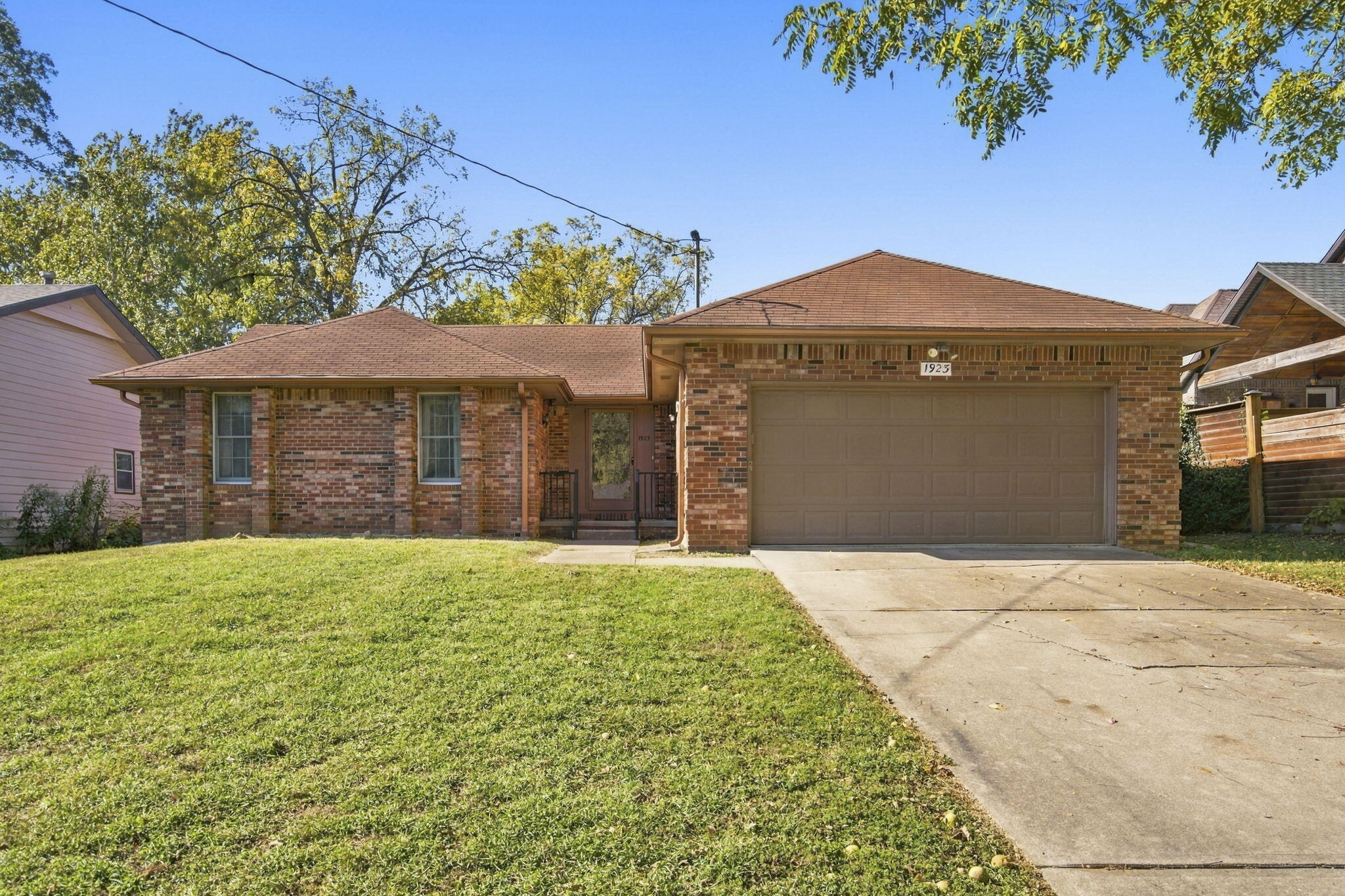 1923 S Oak Grove Avenue, Springfield MO 65804