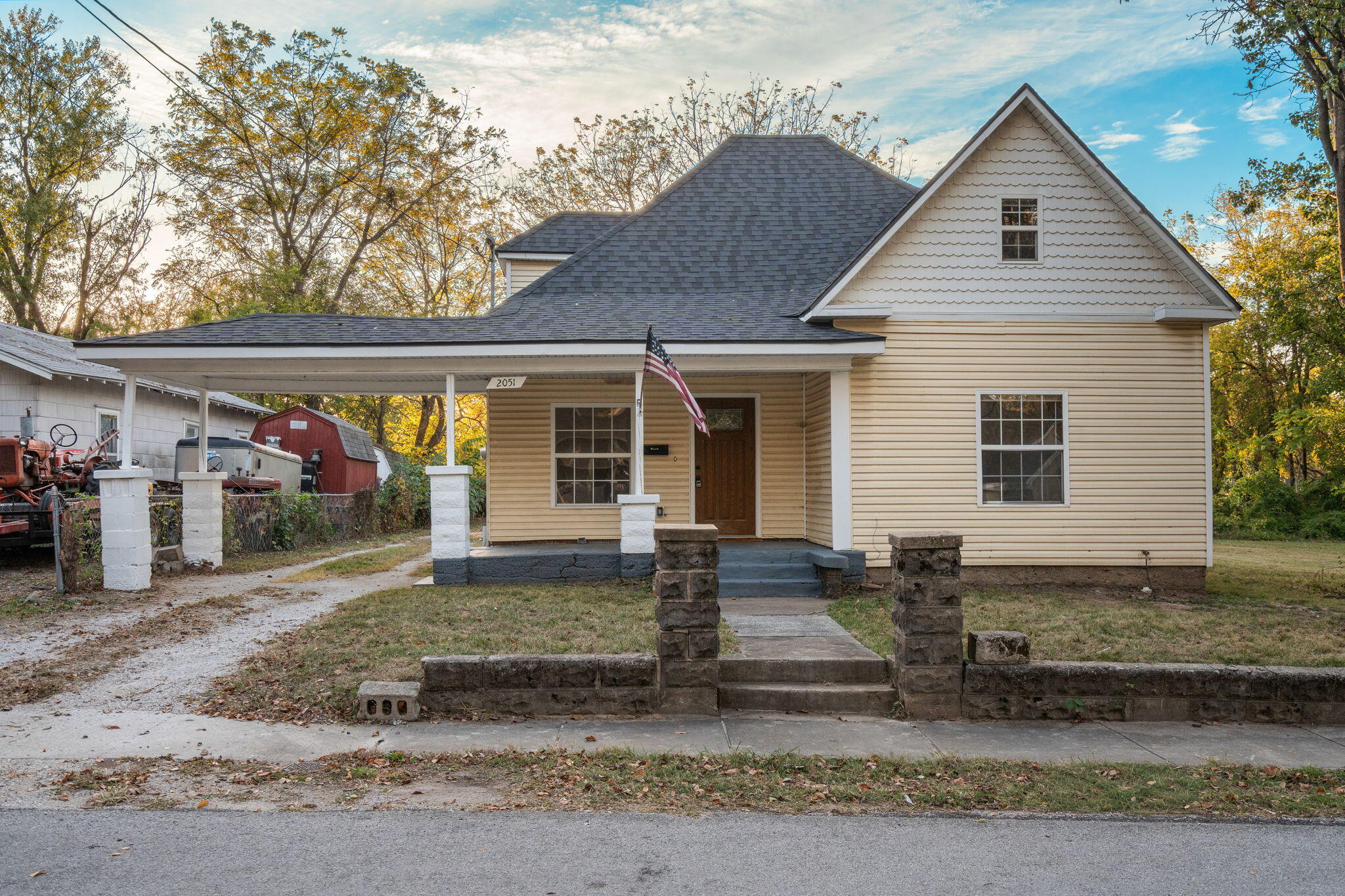 2051 N Elizabeth Avenue, Springfield MO 65803